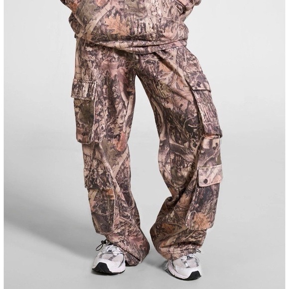 YoungLA Pants - YoungLA Hunting Season Green Tree Camo Cargo Sweat Pants Size XL 35-37 Waist NWT